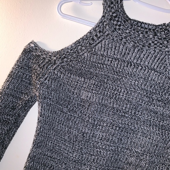 Magazine | Cut-Out Shoulder Long Sleeve - Picture 2 of 5